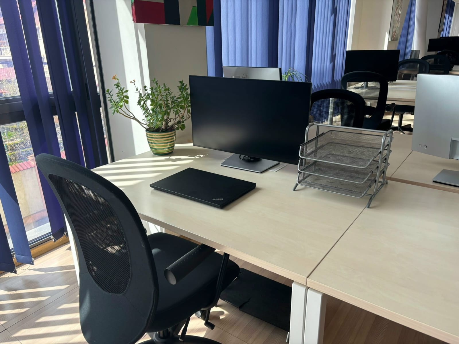 Ergonomic workspace detail